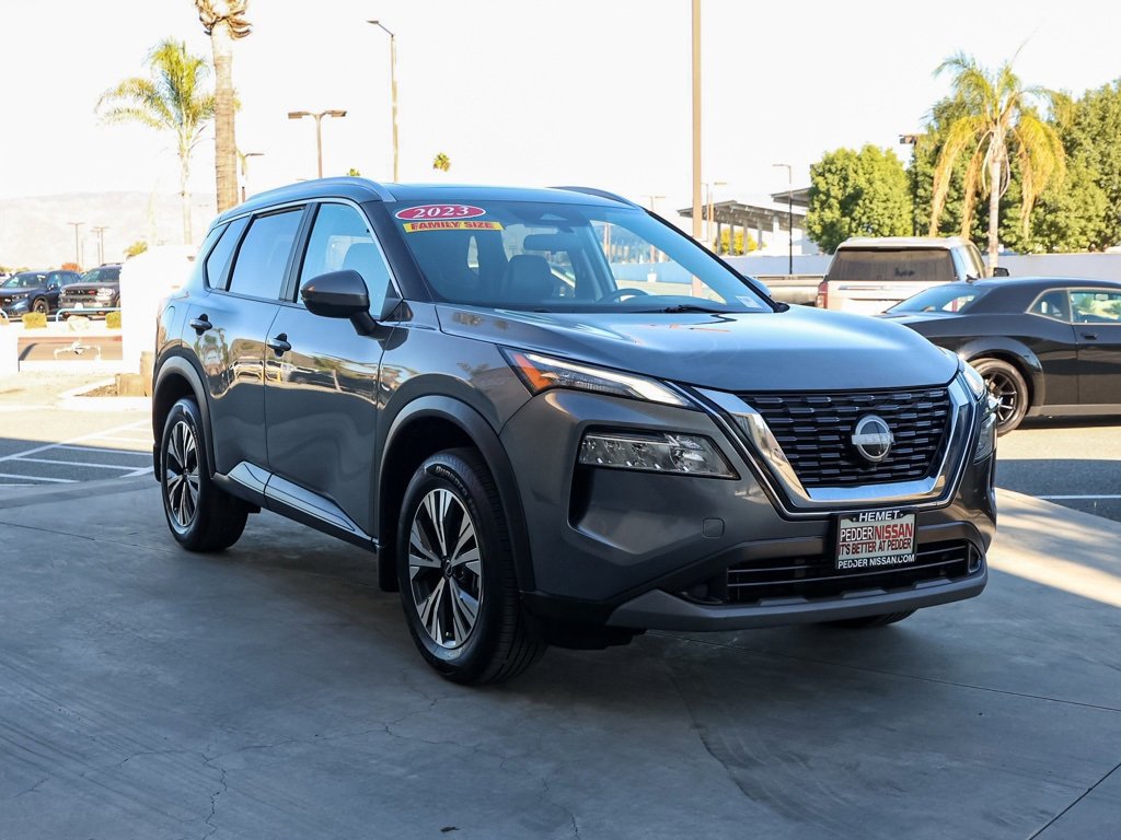 Used 2023 Nissan Rogue SV w/ SV Premium Package image 2