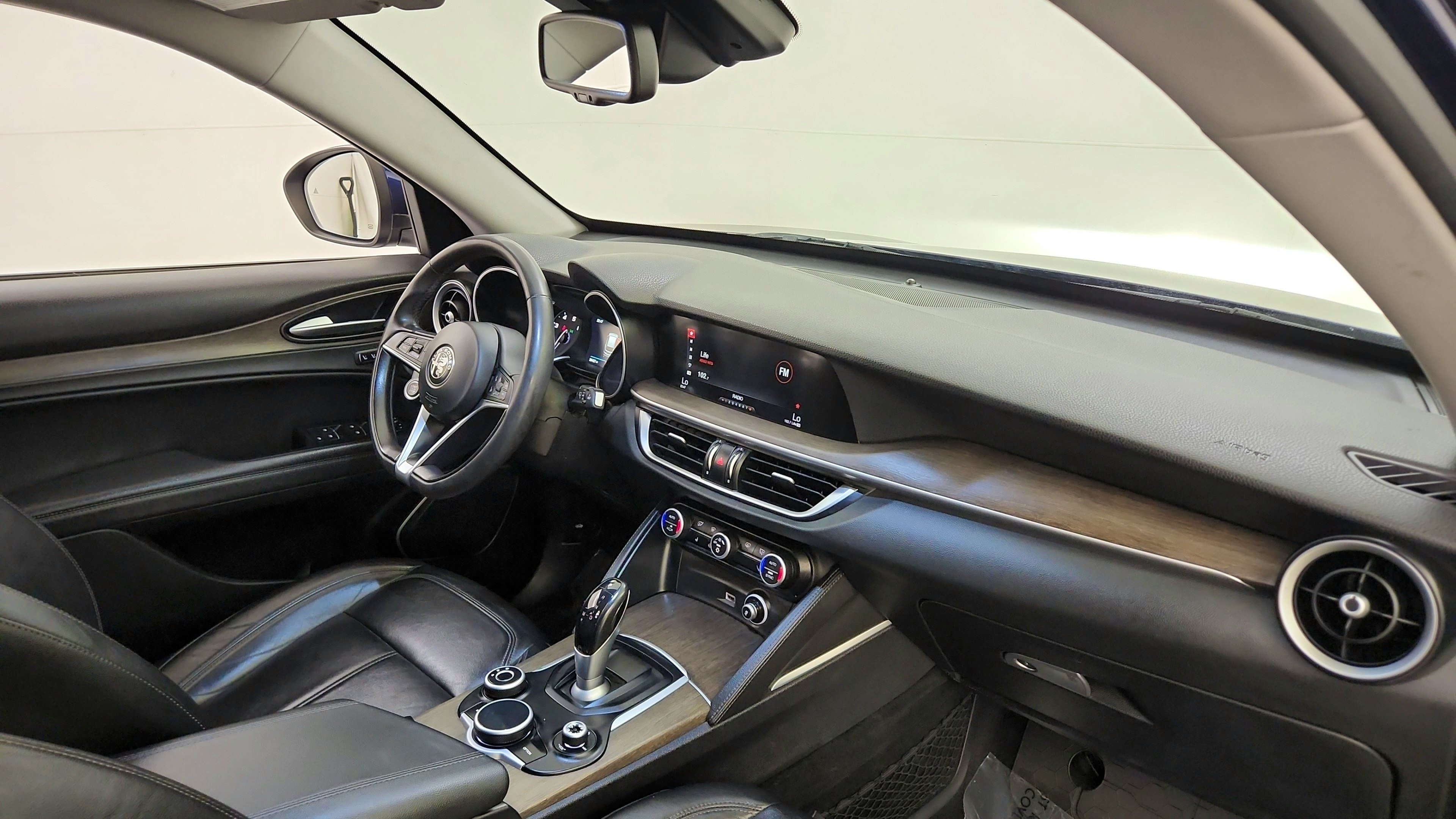 Used 2018 Alfa Romeo Stelvio Ti AWD/4WD image 33