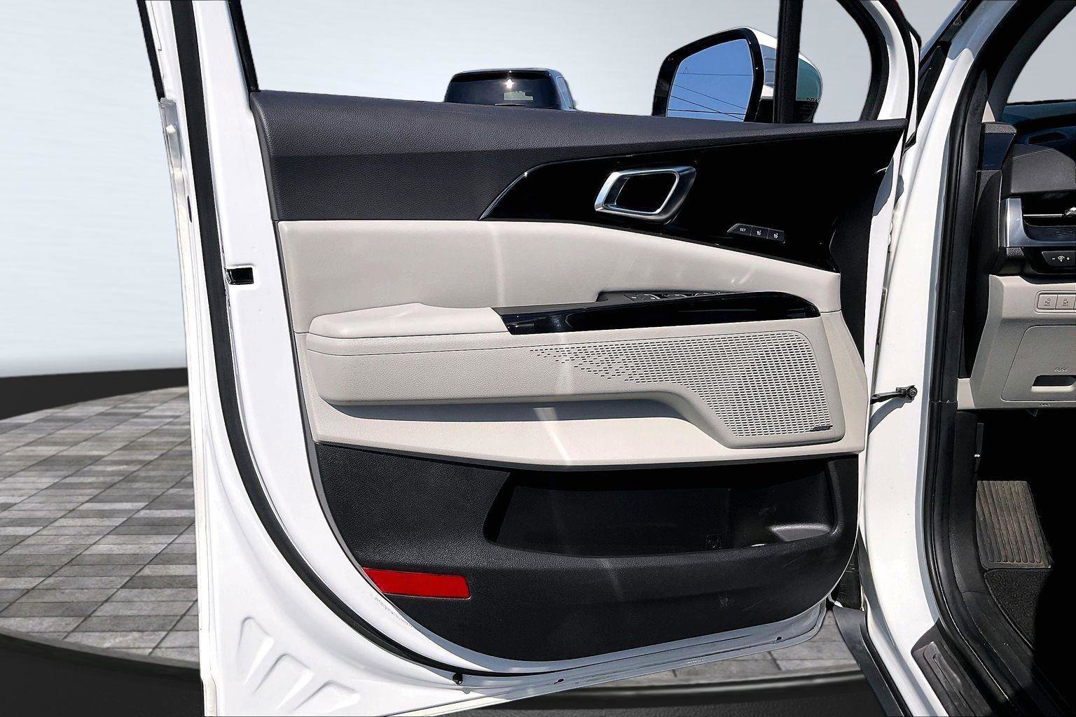 Used 2024 Kia Carnival SX Prestige FWD image 24