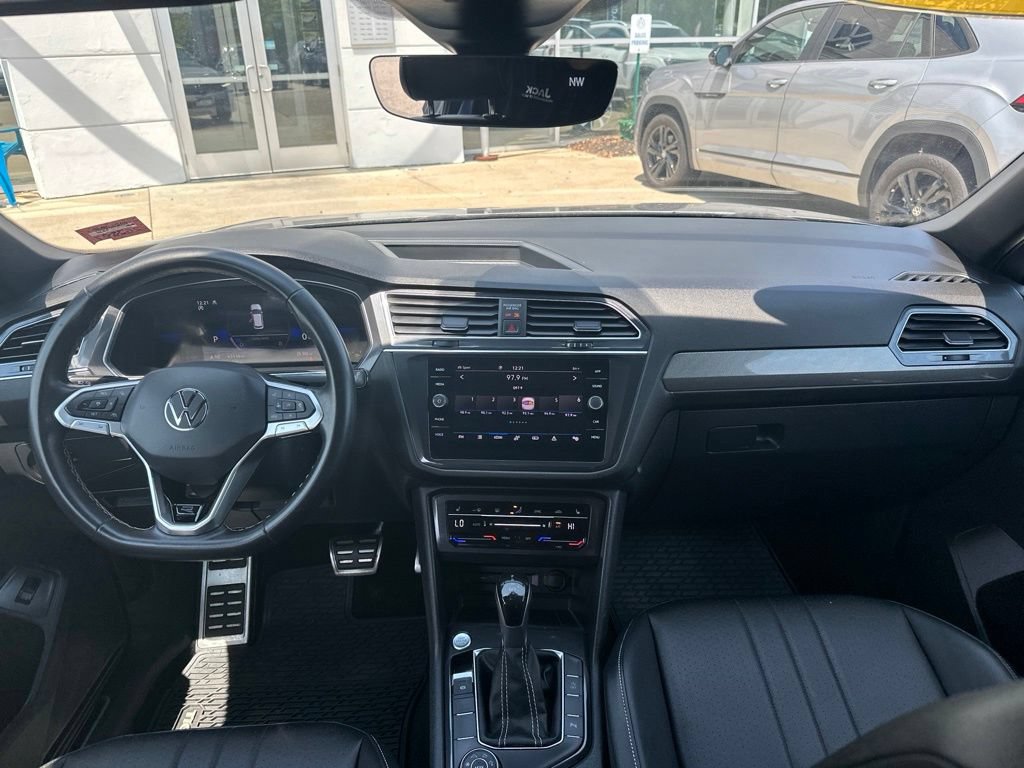 Used 2023 Volkswagen Tiguan SE R-Line AWD/4WD image 16