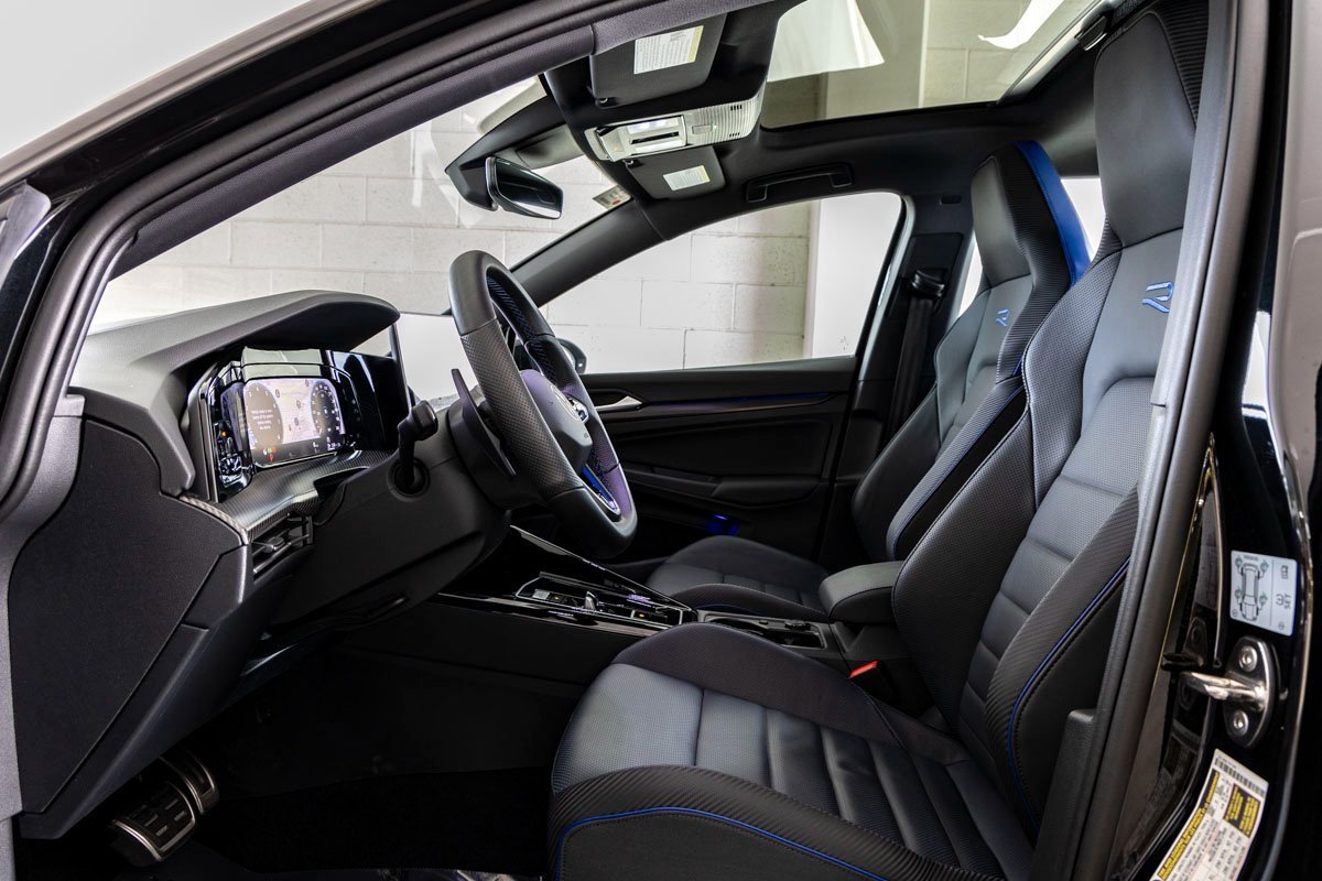 Used 2025 Volkswagen Golf R Black Edition image 12