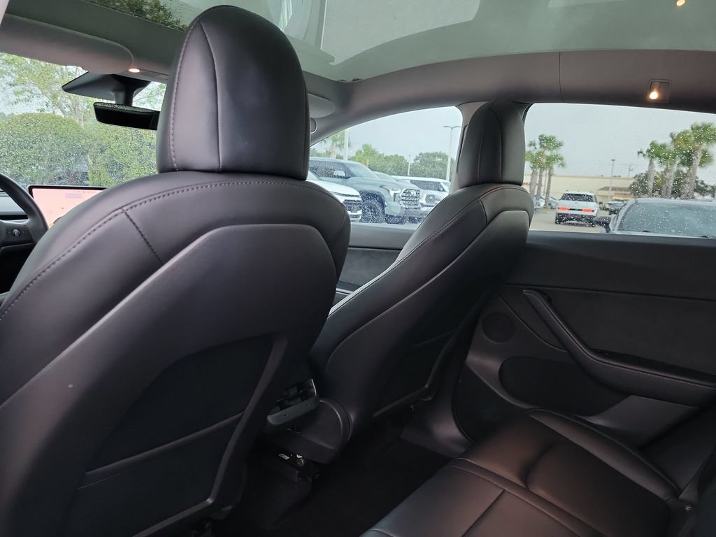 Used 2021 Tesla Model Y Long Range AWD/4WD image 25