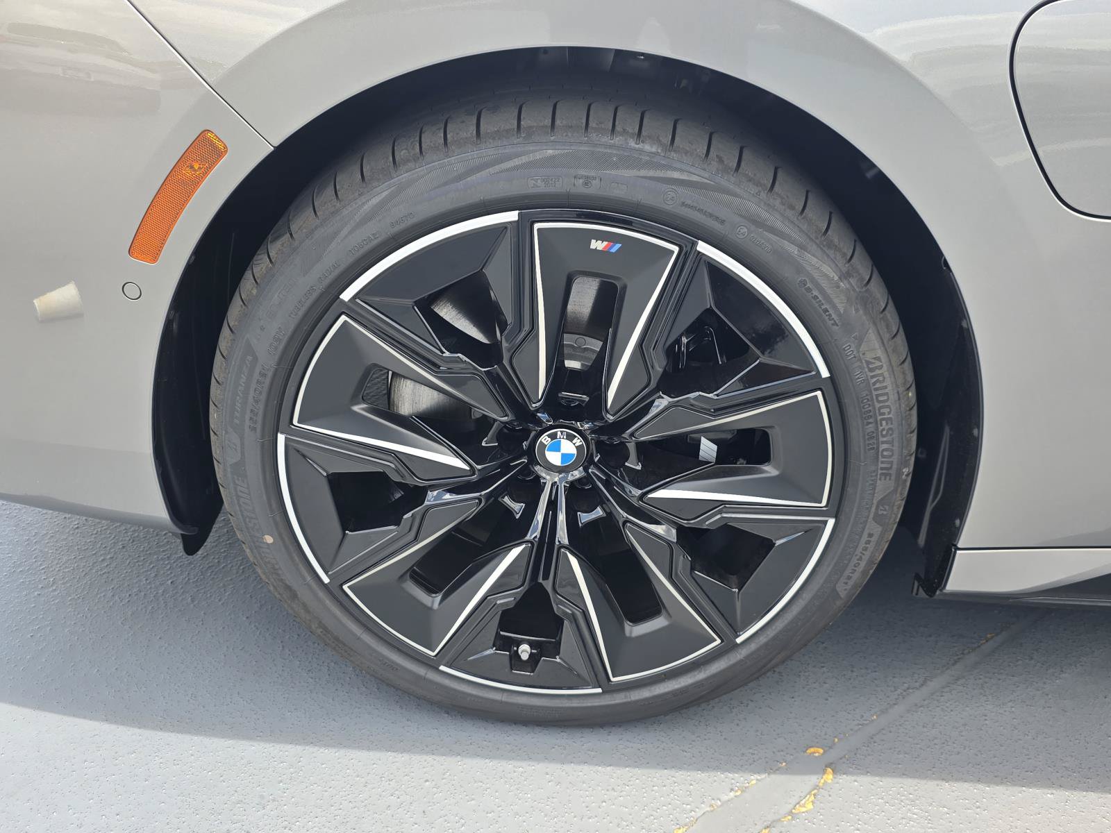 New 2026 BMW 750e xDrive w/ Premium Package AWD/4WD image 10