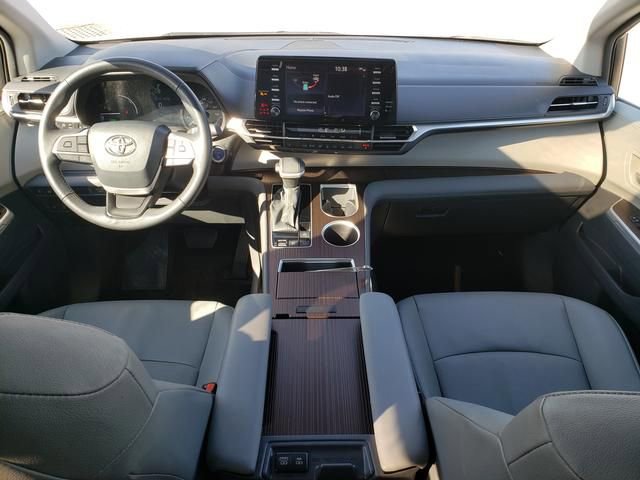 Used 2024 Toyota Sienna XLE FWD image 14