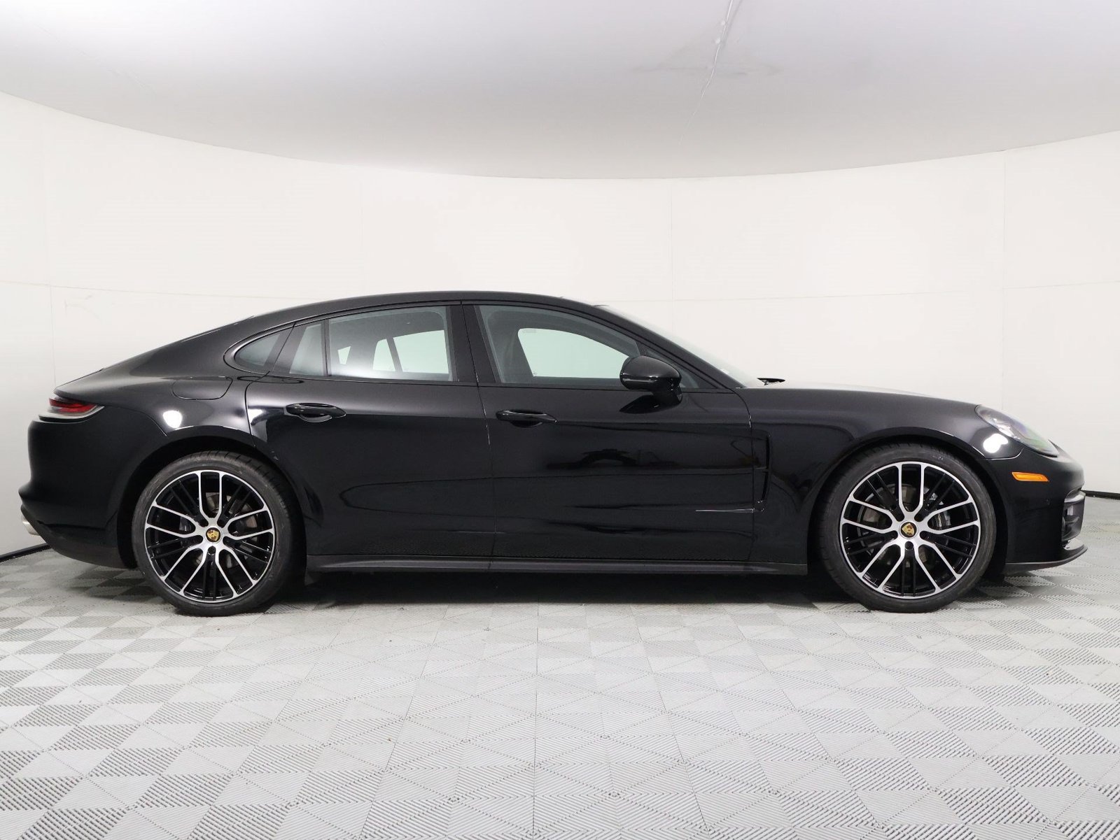 Certified 2023 Porsche Panamera RWD image 8