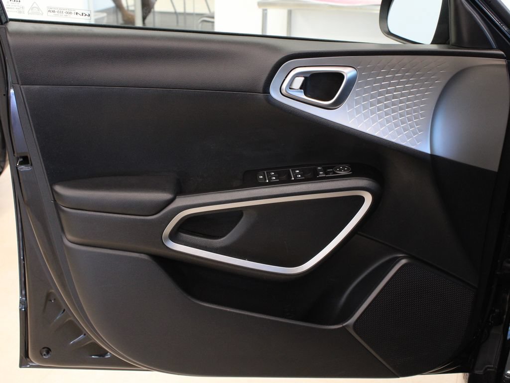 Used 2023 Kia Soul LX FWD image 10