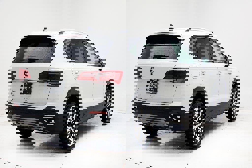 Used 2024 Volkswagen Taos SE image 8