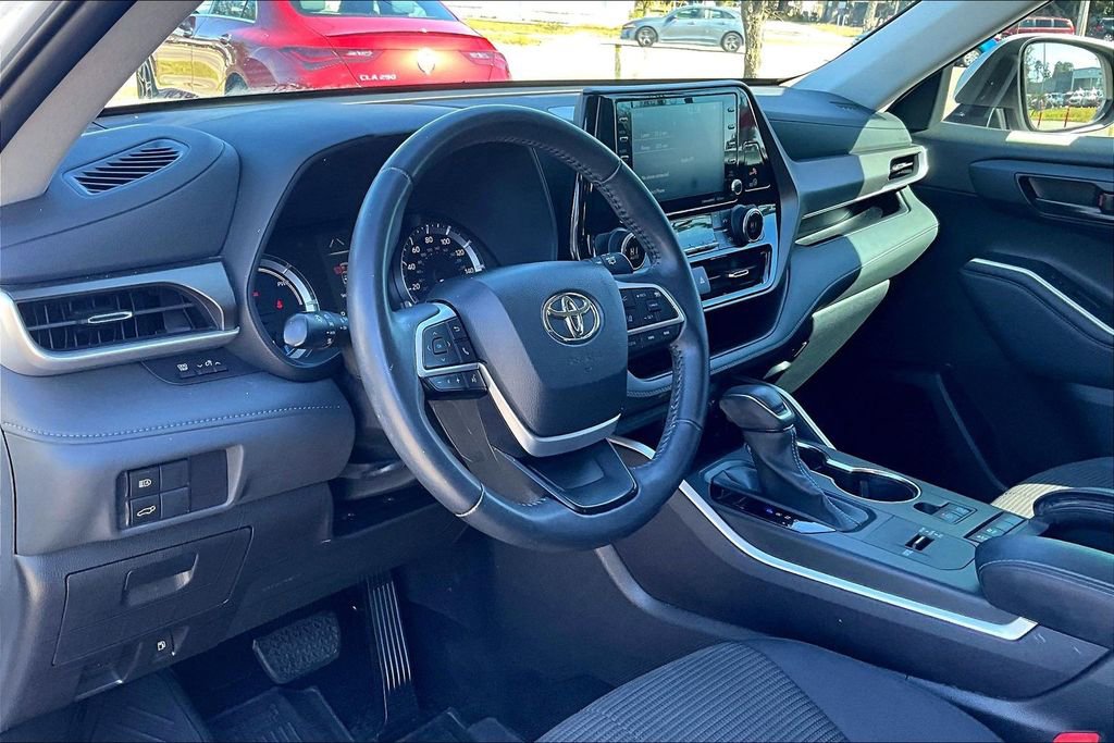 Used 2022 Toyota Highlander LE image 14