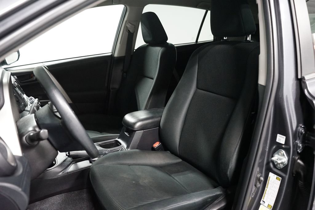Used 2018 Toyota RAV4 LE FWD image 23