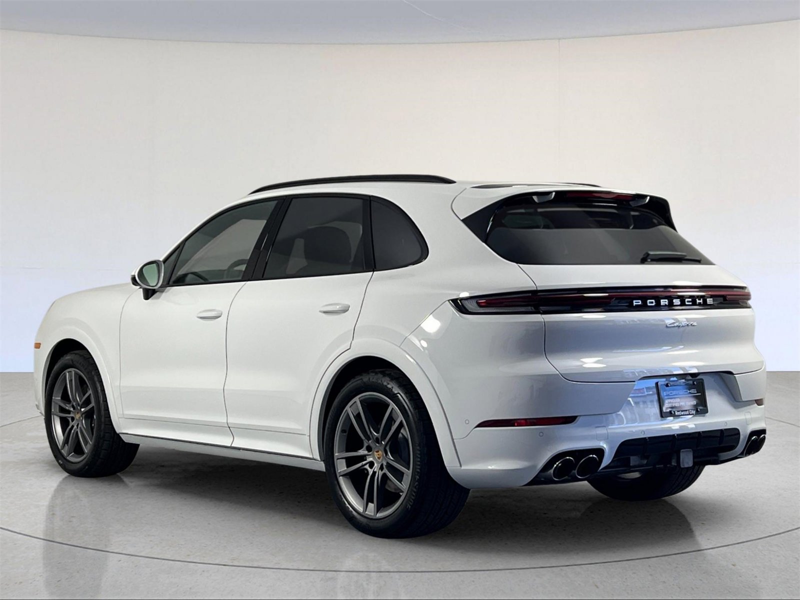 Certified 2025 Porsche Cayenne image 3