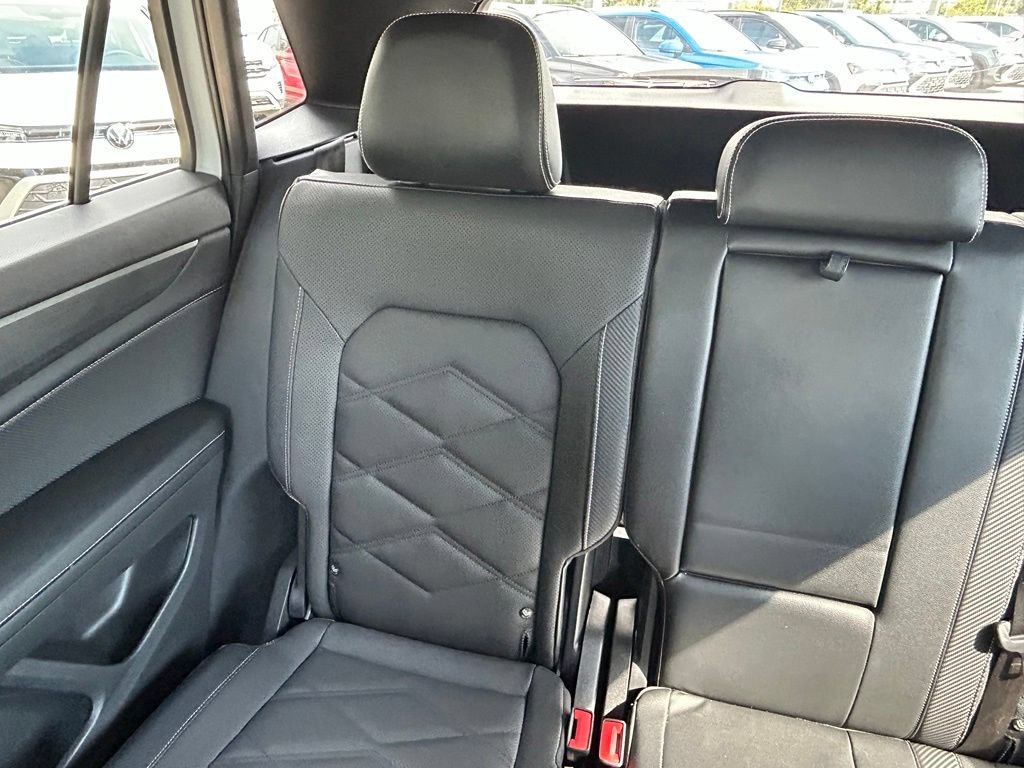 Used 2024 Volkswagen Atlas Cross Sport SE FWD image 12