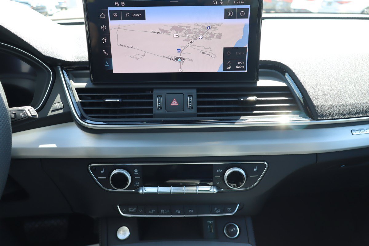 Used 2024 Audi Q5 e Prestige w/ Prestige Package AWD/4WD image 12