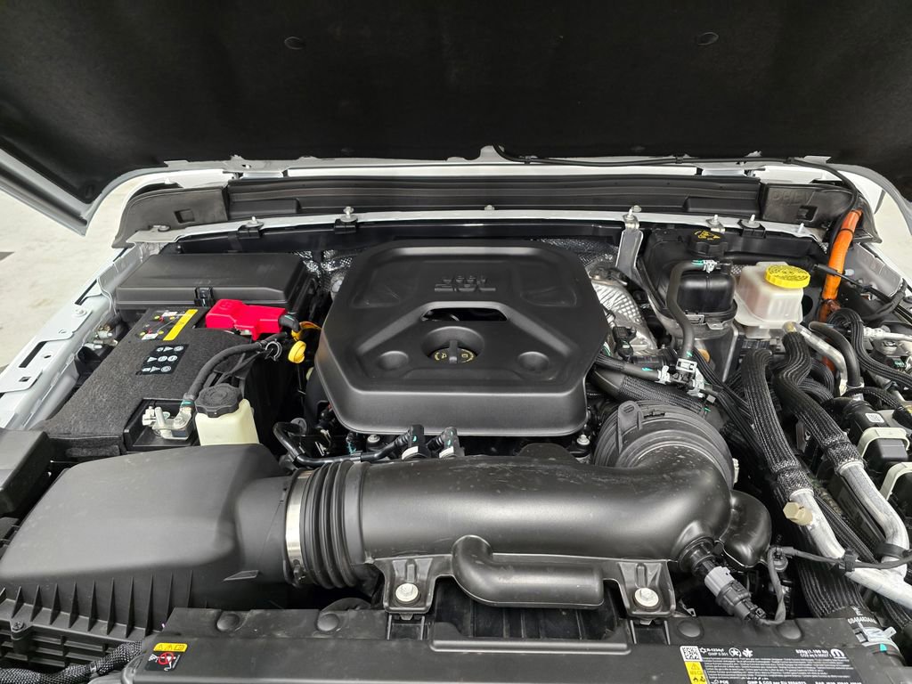 Used 2025 Jeep Wrangler Sport S image 16