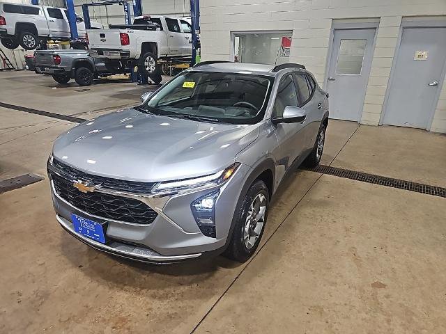 New 2026 Chevrolet Trax LT w/ Driver Confidence Package image 2