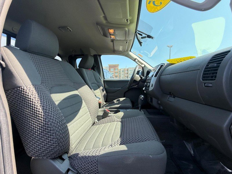 Used 2015 Nissan Frontier SV image 9