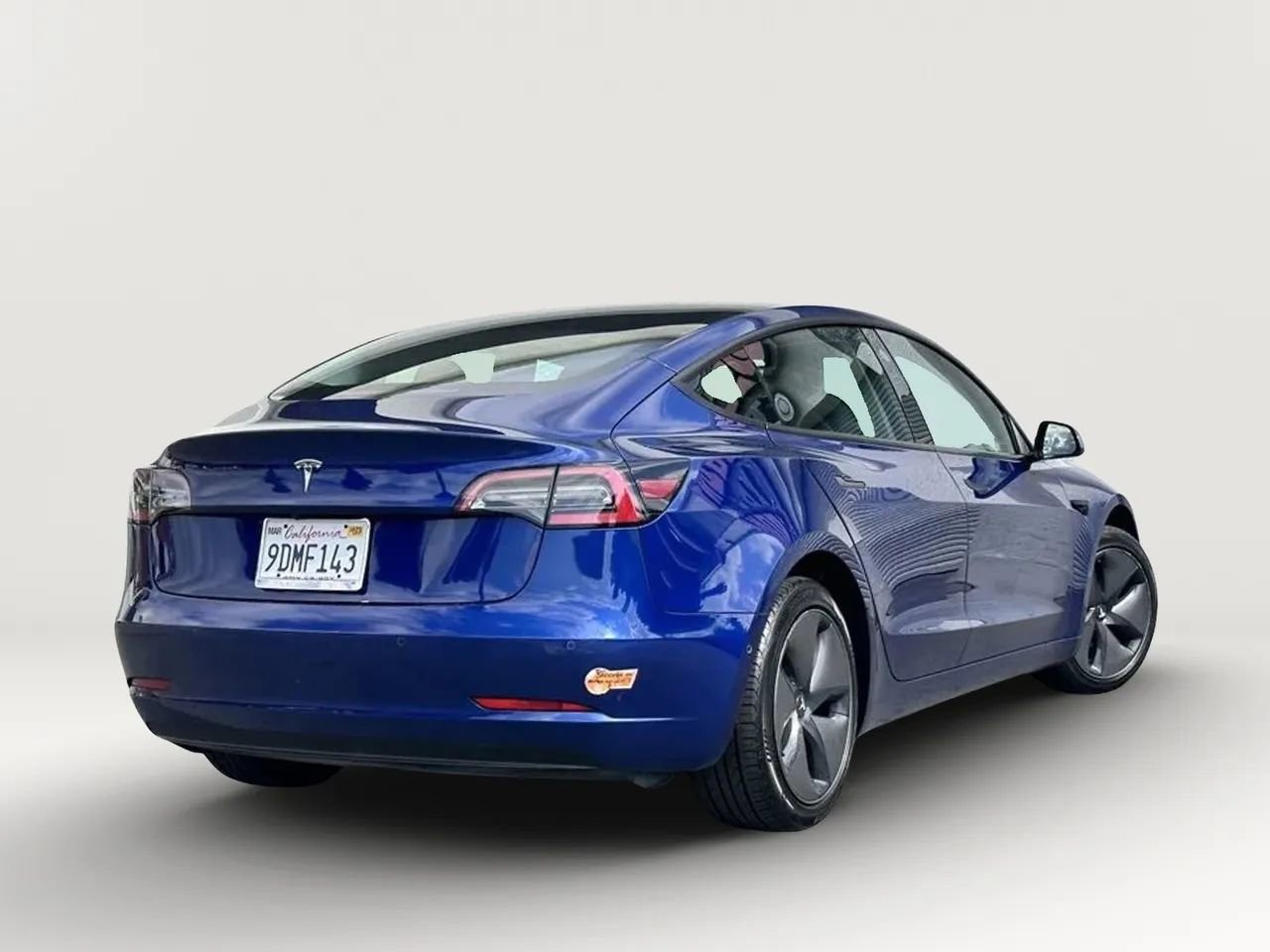 Used 2020 Tesla Model 3 Standard Range RWD image 2