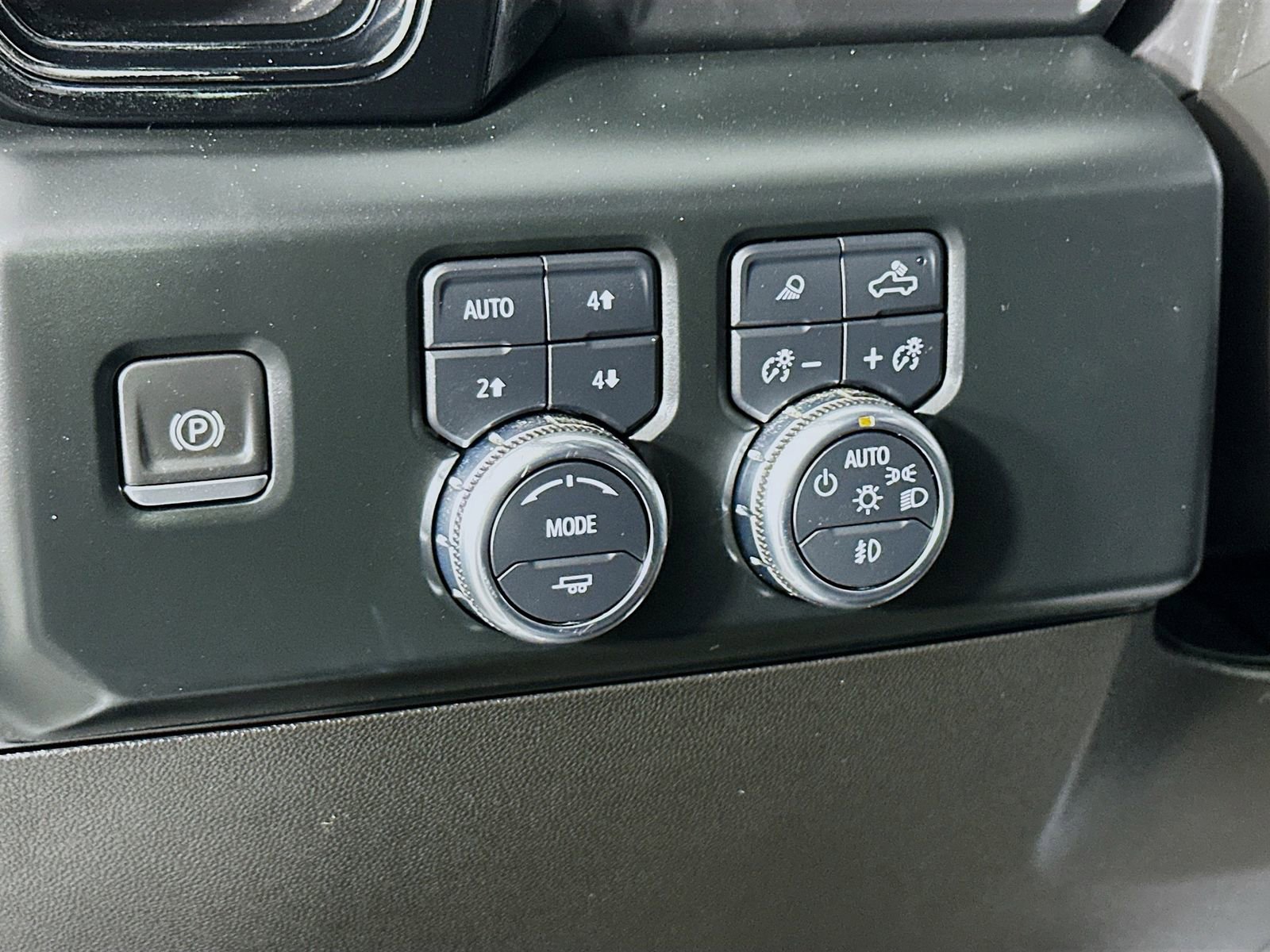 Used 2022 GMC Sierra 1500 AT4 w/ AT4 Preferred Package image 11