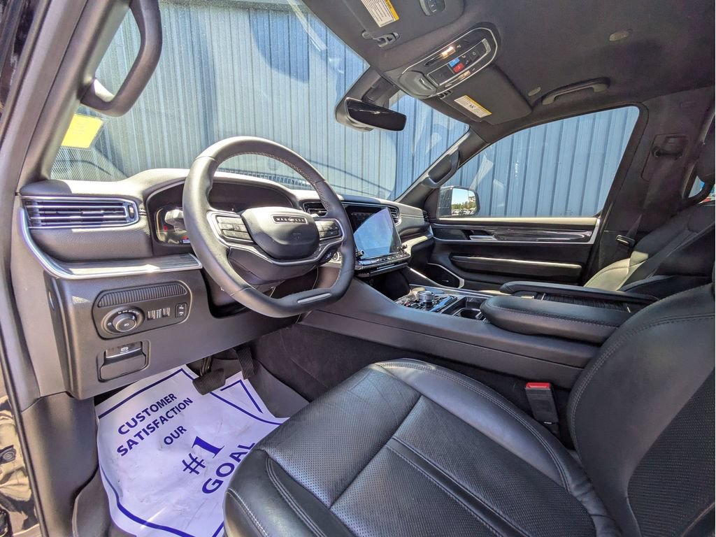 Used 2022 Jeep Wagoneer Series II AWD/4WD image 14