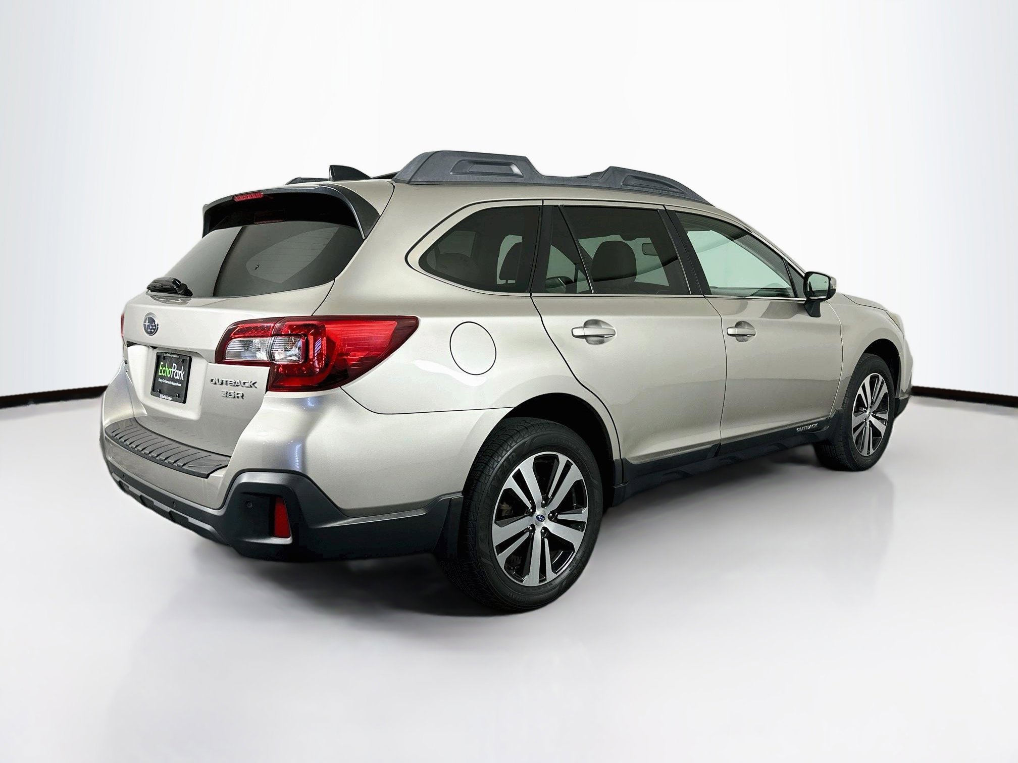 Used 2018 Subaru Outback 3.6R Limited AWD/4WD image 9
