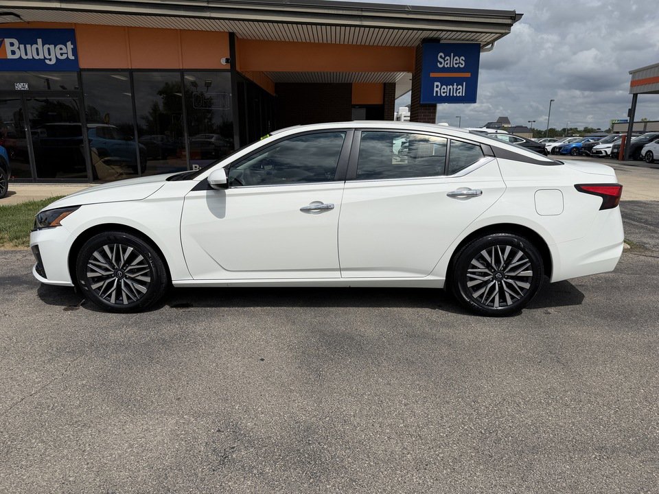 Used 2025 Nissan Altima 2.5 SV w/ SV Premium Package AWD/4WD image 2
