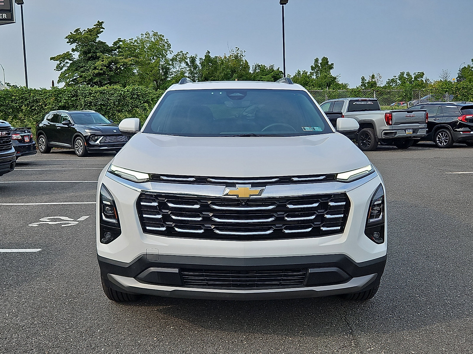 Certified 2025 Chevrolet Equinox LT w/ Convenience Package II AWD/4WD image 2