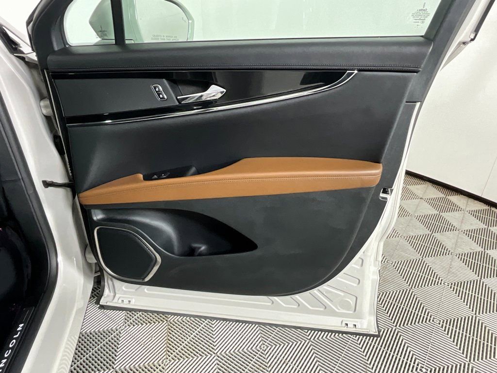 Certified 2023 Lincoln Nautilus Reserve image 21