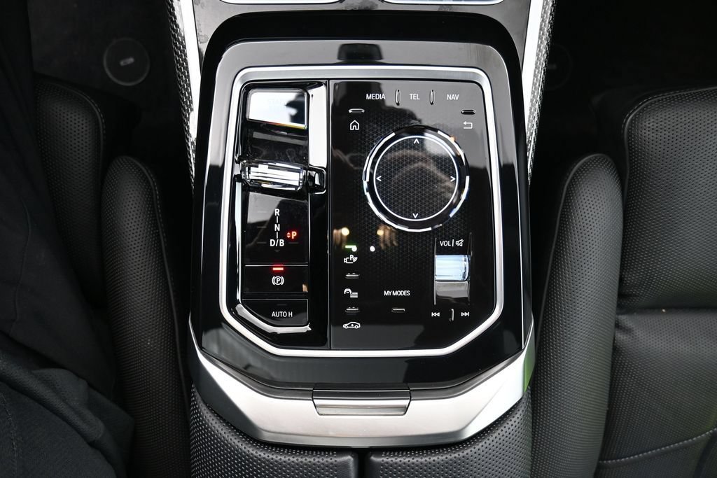 Used 2023 BMW i7 xDrive60 AWD/4WD image 18