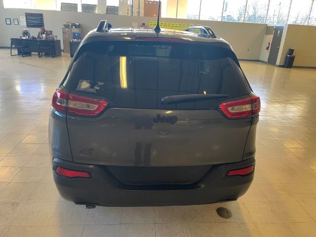 Used 2018 Jeep Cherokee Latitude w/ Altitude Package image 4