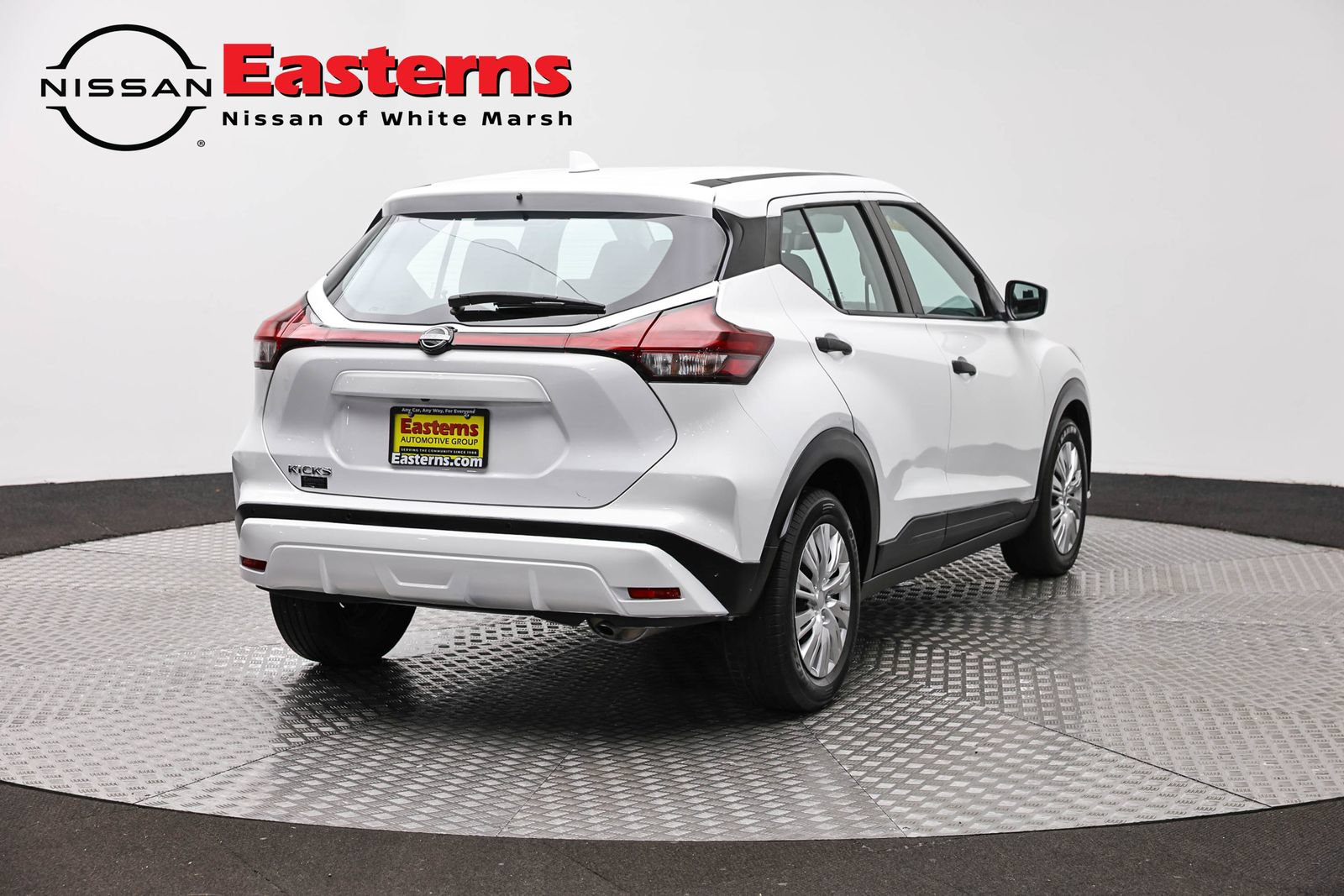 Used 2023 Nissan Kicks S FWD image 5