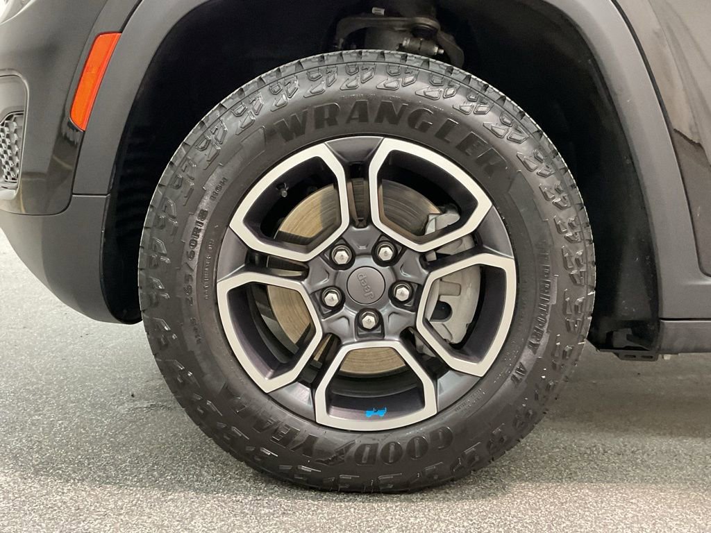 Used 2023 Jeep Grand Cherokee Trailhawk w/ Luxury Tech Group III AWD/4WD image 30