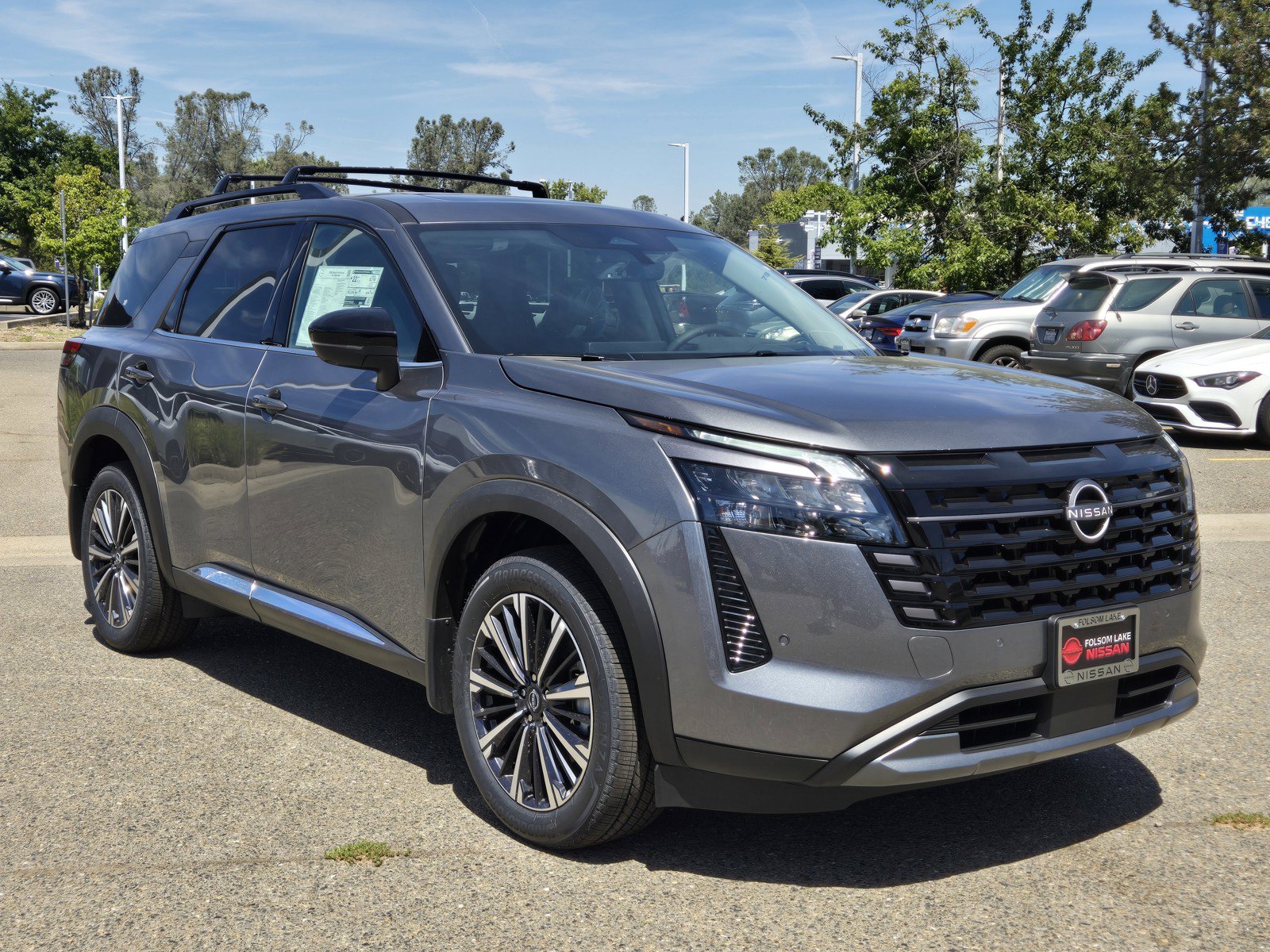 New 2026 Nissan Pathfinder Platinum w/ Accent Package