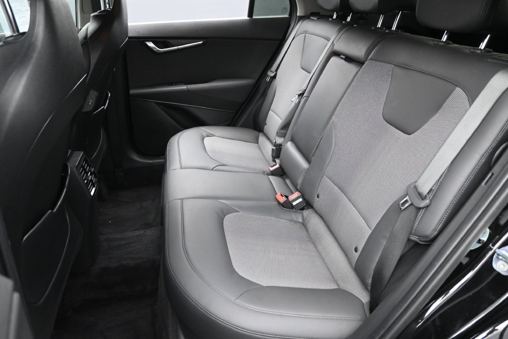 Used 2023 Kia Niro EX FWD image 28