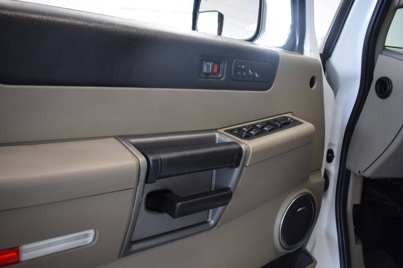 Used 2003 HUMMER H2 w/ Preferred Equipment Group AWD/4WD image 30