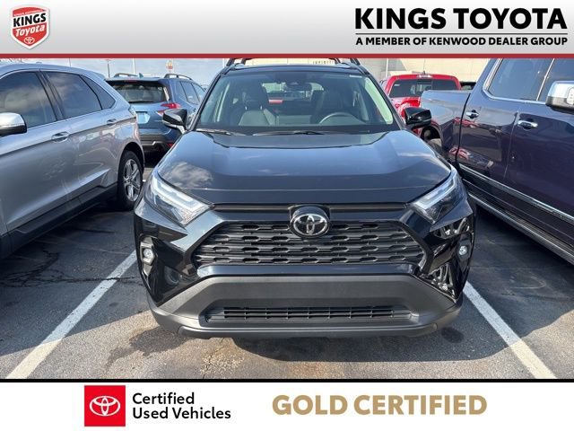 Used 2022 Toyota RAV4 XLE Premium image 3