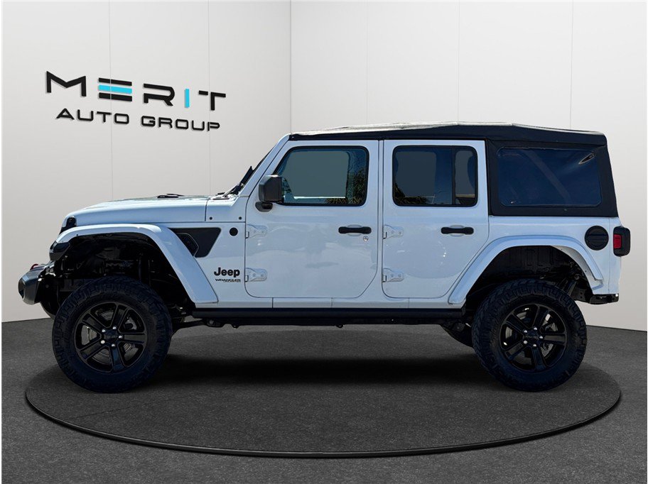 Used 2021 Jeep Wrangler Unlimited Sahara w/ Altitude AWD/4WD image 5
