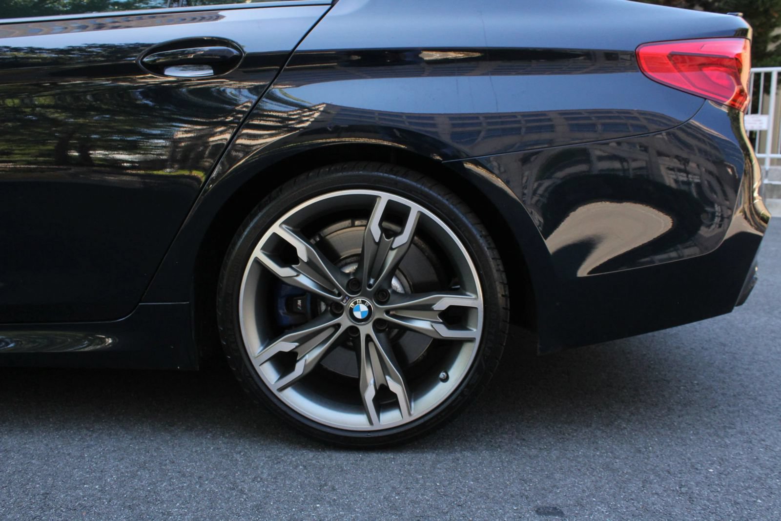 Used 2020 BMW M550i xDrive w/ Executive Package AWD/4WD image 10