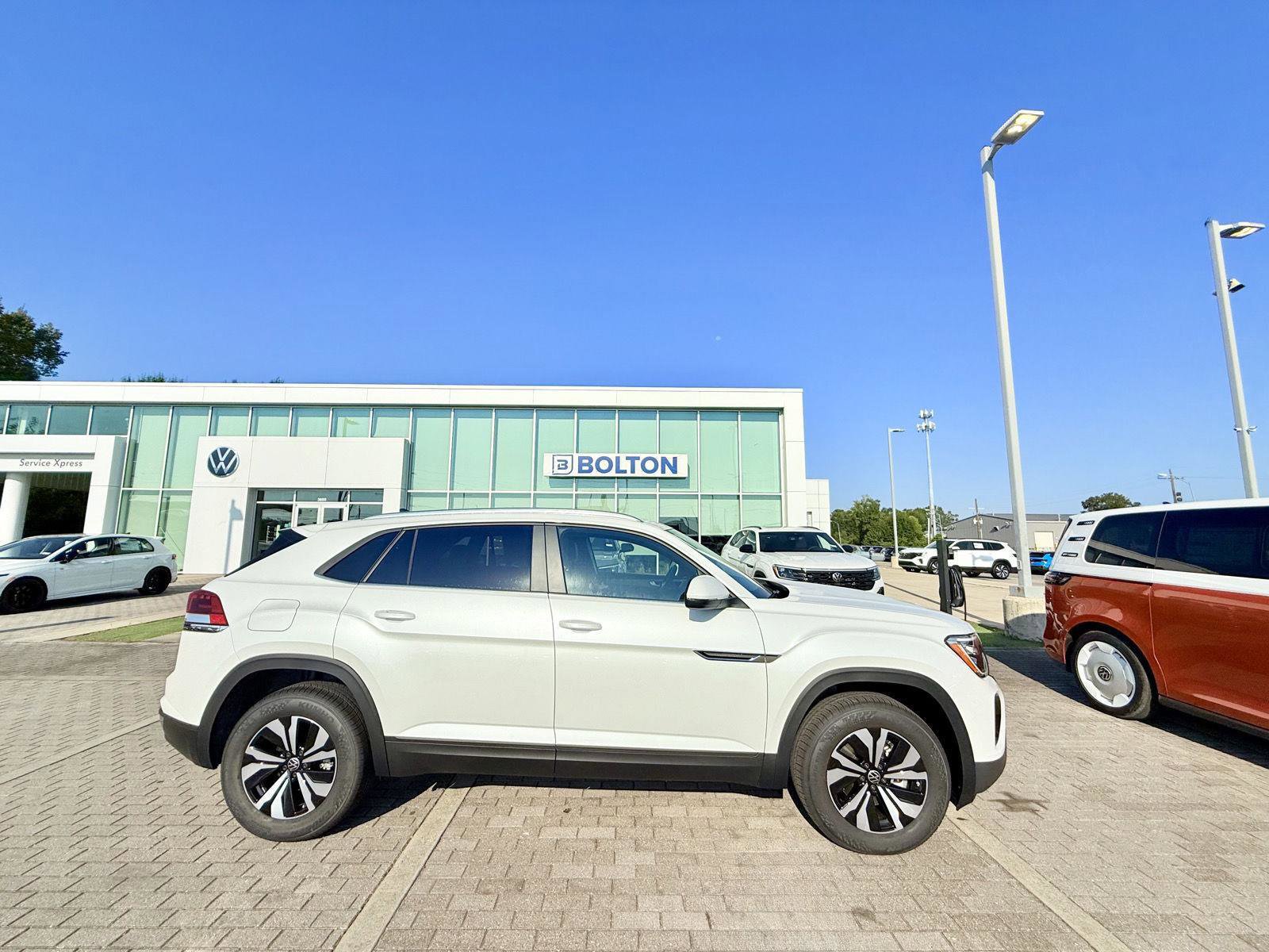 New 2026 Volkswagen Atlas Cross Sport SE image 2