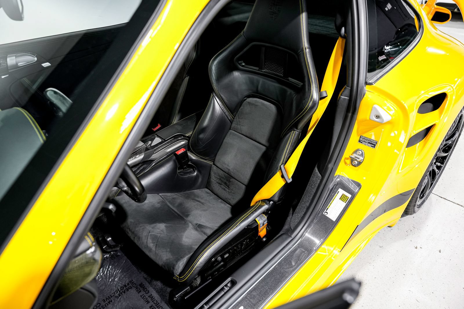 Used 2008 Porsche 911 GT2 RWD image 17