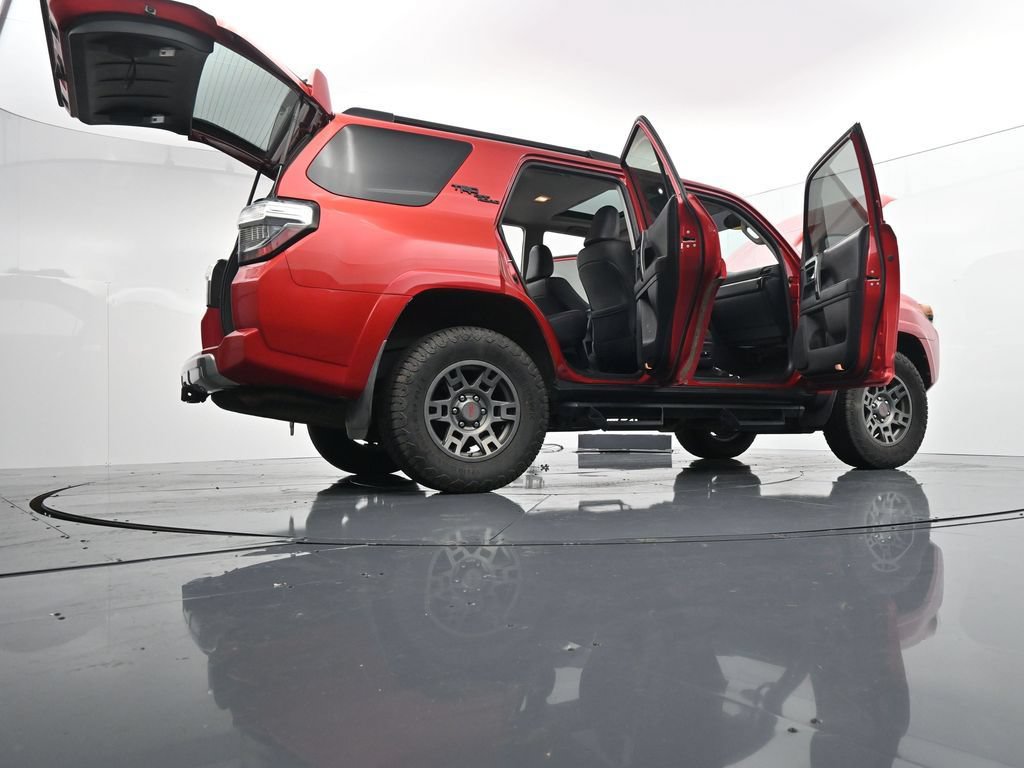 Used 2020 Toyota 4Runner TRD Off-Road Premium w/ Moonroof Package AWD/4WD image 40