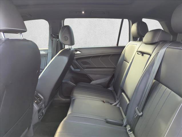 Used 2022 Volkswagen Tiguan SE R-Line image 18