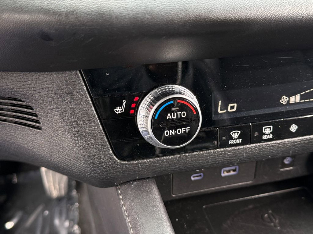 Used 2024 Mitsubishi Outlander SE image 28