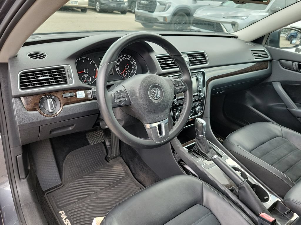 Used 2014 Volkswagen Passat TDI SEL Premium FWD image 18