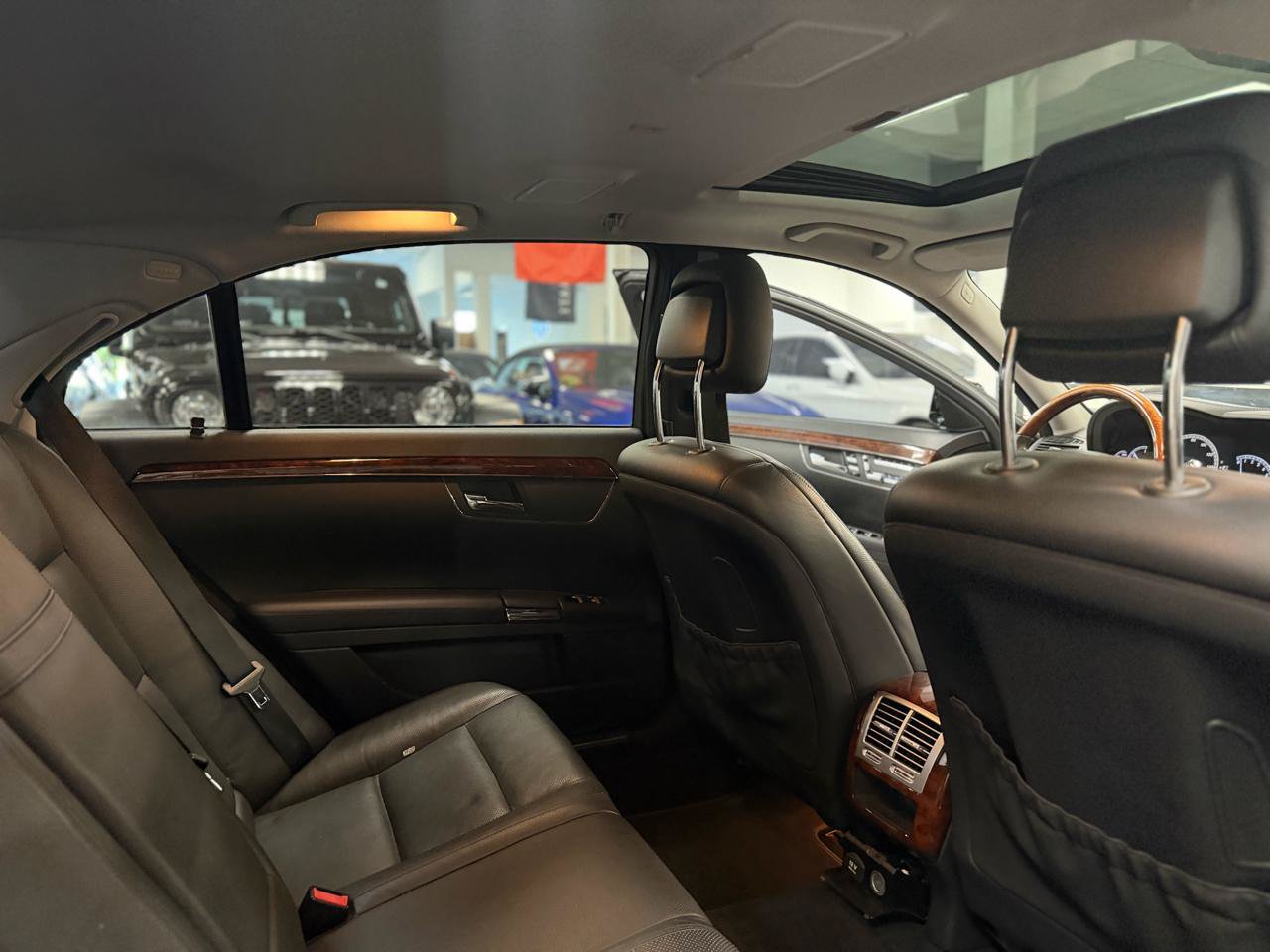 Used 2010 Mercedes-Benz S 550 4MATIC image 37