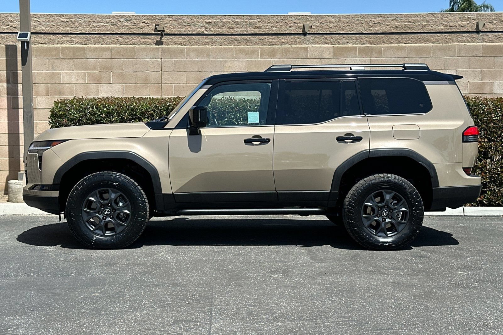 Used 2025 Lexus GX 550 AWD/4WD image 7