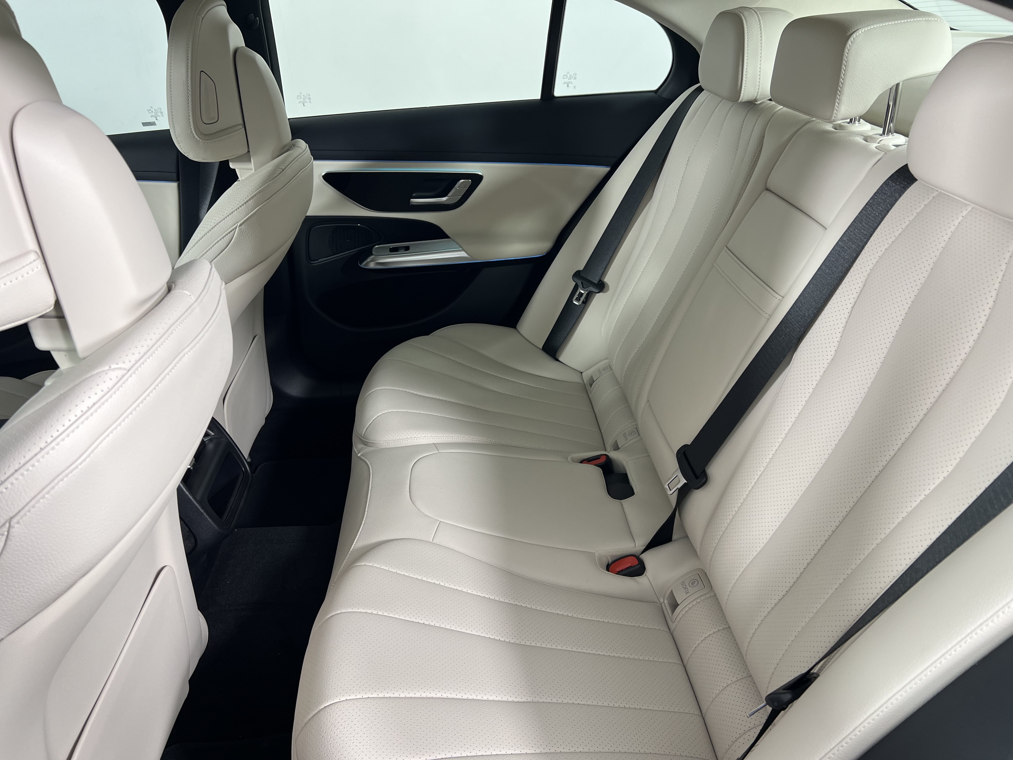 New 2026 Mercedes-Benz E 350 4MATIC Sedan image 20