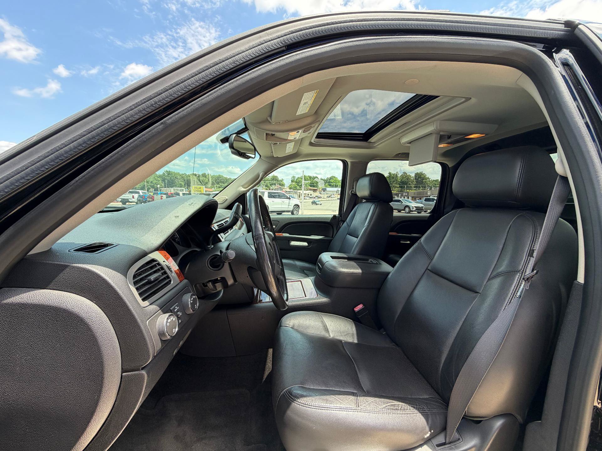 Used 2013 Chevrolet Avalanche LTZ AWD/4WD image 9