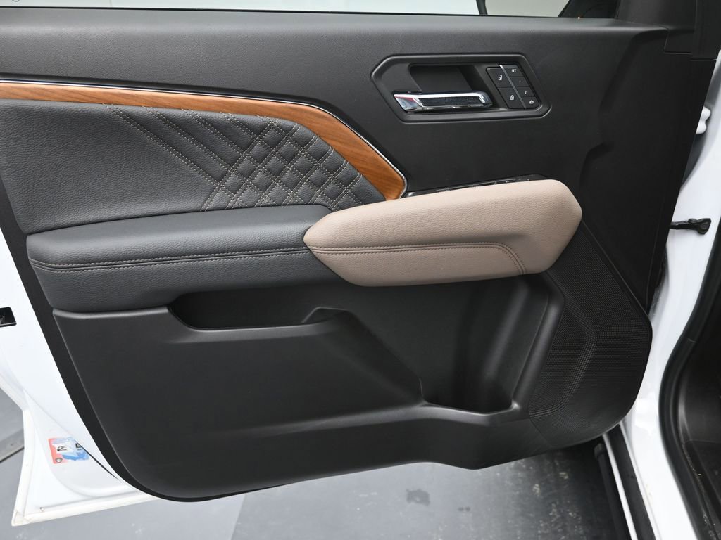 Used 2024 GMC Canyon Denali image 13