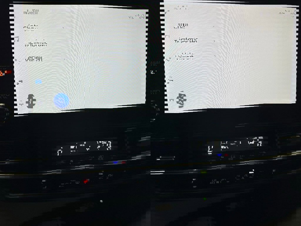 Used 2025 Toyota Sienna XSE image 30