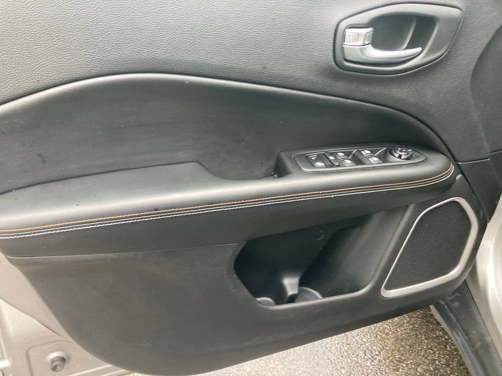 Used 2019 Jeep Compass Latitude AWD/4WD image 13