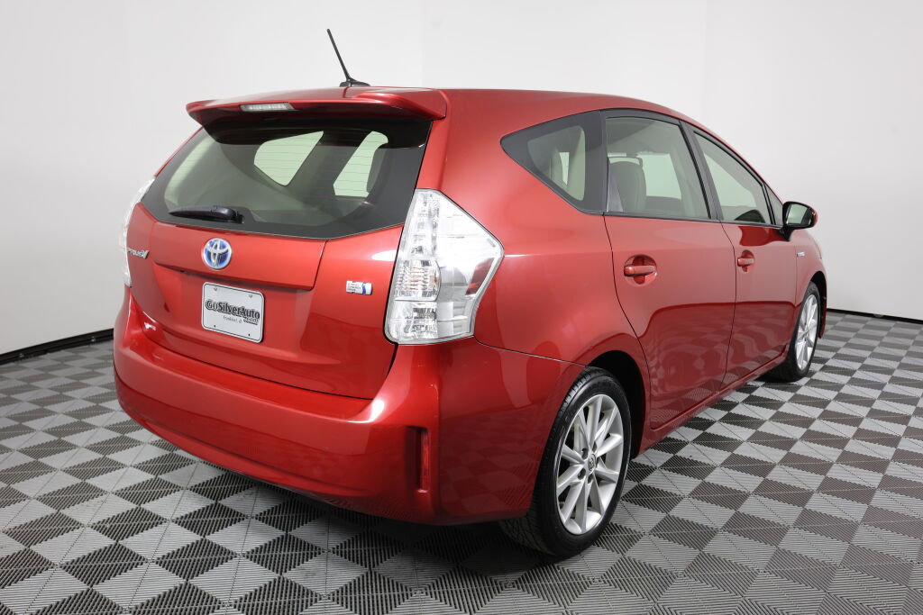 Used 2014 Toyota Prius V Three image 2